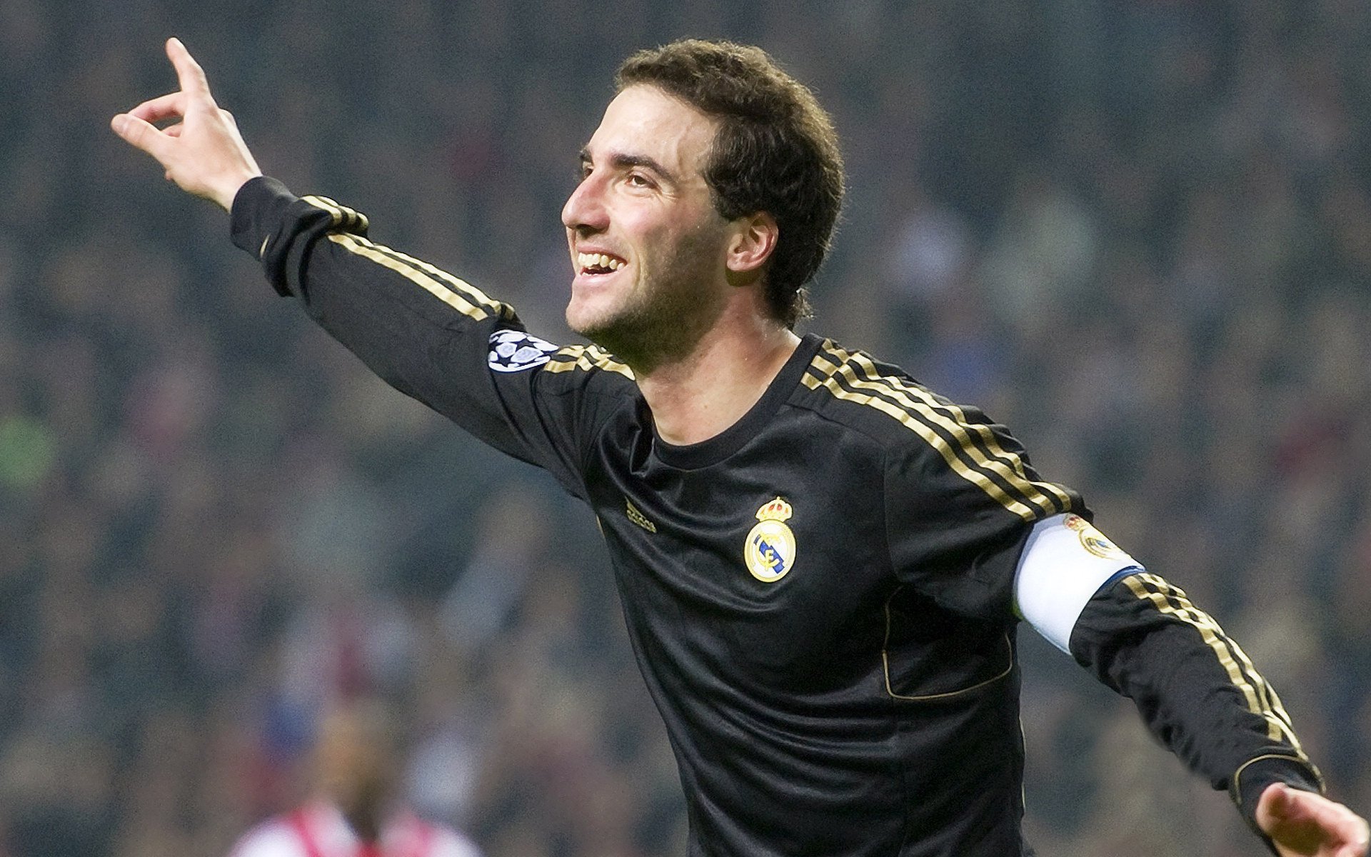 伊朗获“最佳球迷组织奖”，现场波斯鼓声震雪原