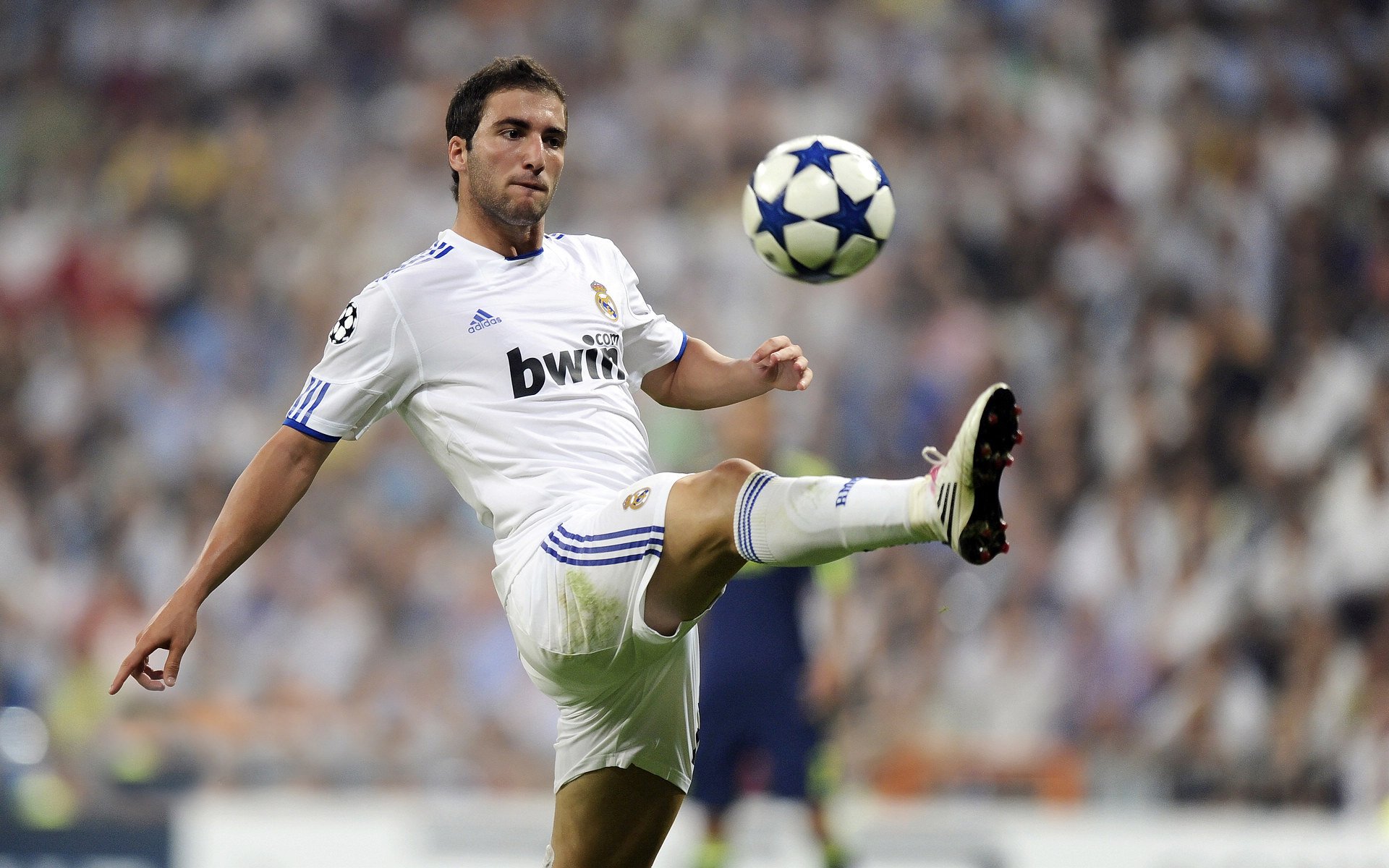 开云在线-巴拉多利德客场平局，暂时保持在西甲中游，巴拉多利德保级